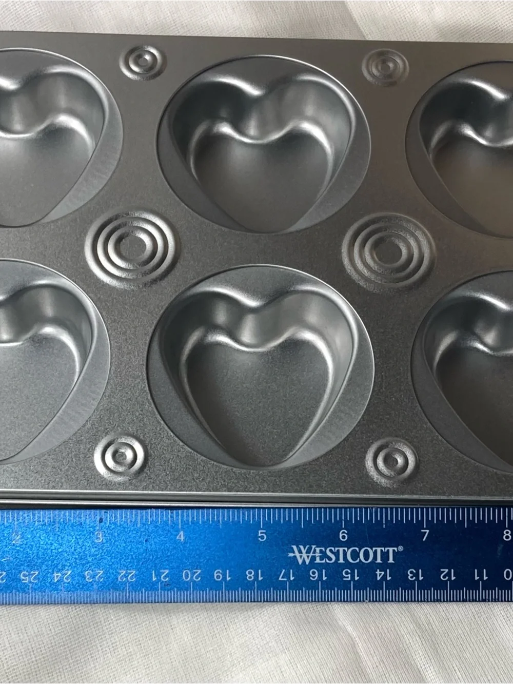 Non-Branded Heart-Shaped Muffin Pan in Metallic Gray - 6-Cup